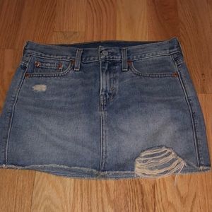 Brand new Levi’s skirt. Size 24.